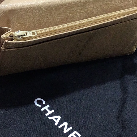 Vintage Chanel Wallet w/ dust bag and box. - Picture 14 of 15